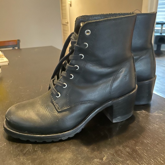 Sabrina black Frye boots size 8.5 - Picture 4 of 5